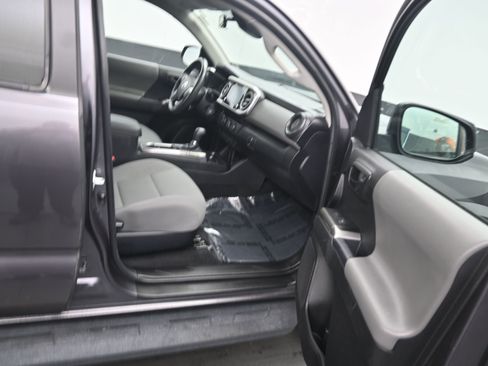 Used 2022 Toyota Tacoma SR5 w/ SR5 Appearance Package (SM) image 11