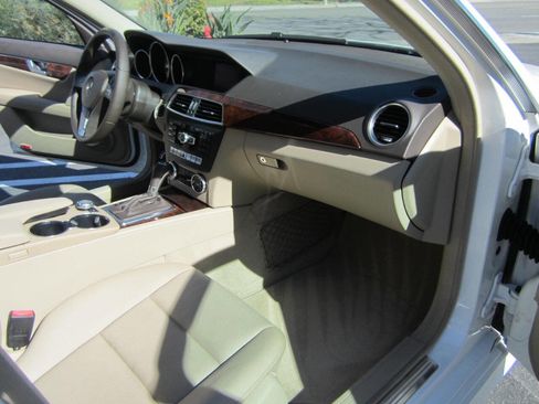Used 2014 Mercedes-Benz C 250 Sedan image 22