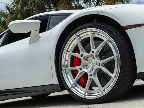 Used 2015 Lamborghini Huracan LP 610-4 AWD/4WD image 33