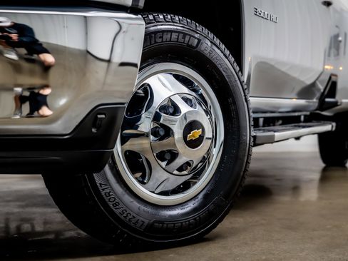 Used 2022 Chevrolet Silverado 3500 LT w/ Convenience Package image 24