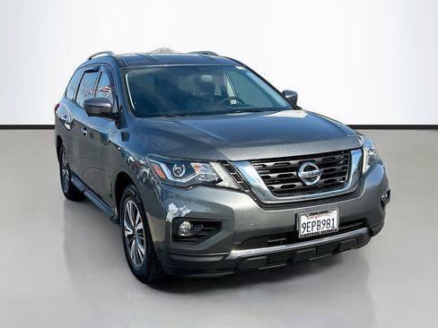 Used 2019 Nissan Pathfinder SL FWD image 3