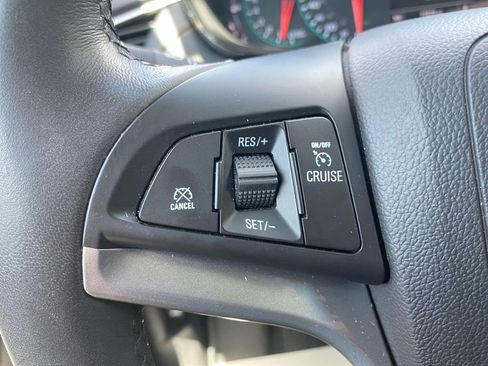 Used 2022 Chevrolet Trax LT w/ LT Convenience Package AWD/4WD image 19
