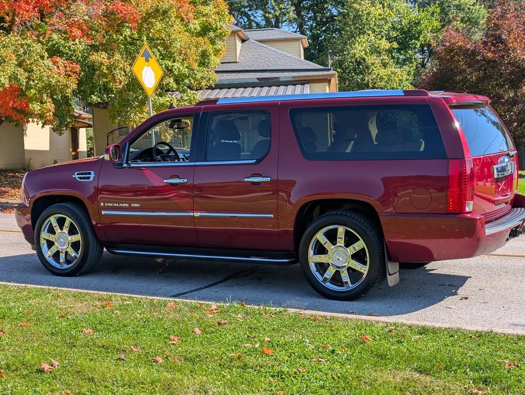 Used 2008 Cadillac Escalade ESV AWD image 9