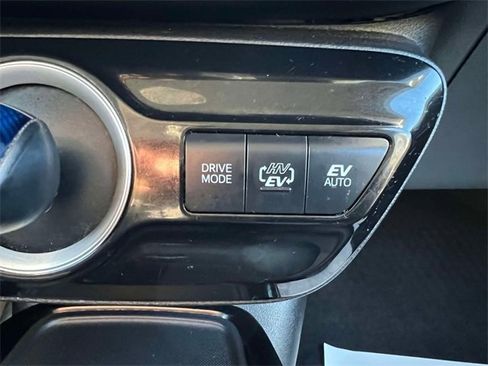 Certified 2022 Toyota Prius Prime LE image 32