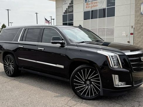 Used 2017 Cadillac Escalade ESV Premium Luxury AWD/4WD image 2