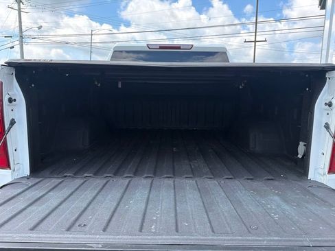 Used 2022 Chevrolet Silverado 1500 LT AWD/4WD image 9