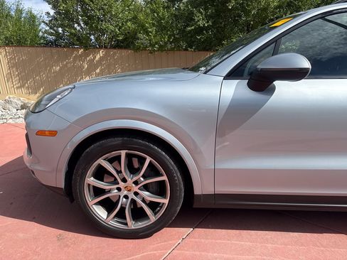 Used 2023 Porsche Cayenne S AWD/4WD image 35