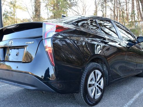 Used 2017 Toyota Prius Two image 6