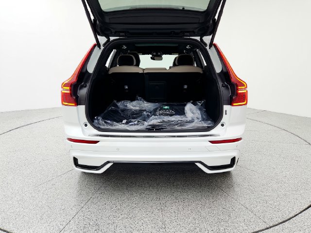 New 2026 Volvo XC60 B5 Plus w/ Protection Package Premier AWD/4WD image 15