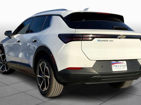 New 2026 Chevrolet Equinox EV LT AWD/4WD image 12