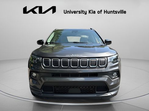 Used 2022 Jeep Compass Latitude w/ Sun and Sound Group FWD image 3