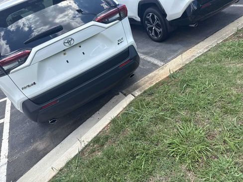 Used 2025 Toyota RAV4 XLE AWD/4WD image 9