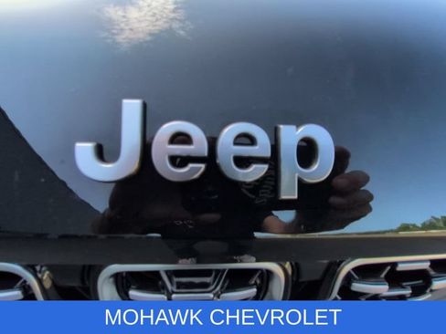 Used 2023 Jeep Grand Cherokee L Summit AWD/4WD image 32