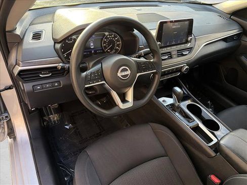 Used 2024 Nissan Altima 2.5 SV image 13