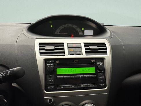 Used 2007 Toyota Yaris Base image 12