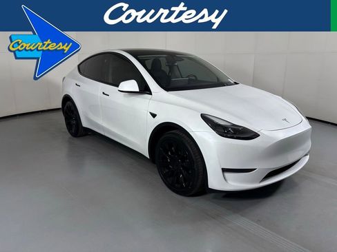 Used 2024 Tesla Model Y Long Range AWD/4WD image 1