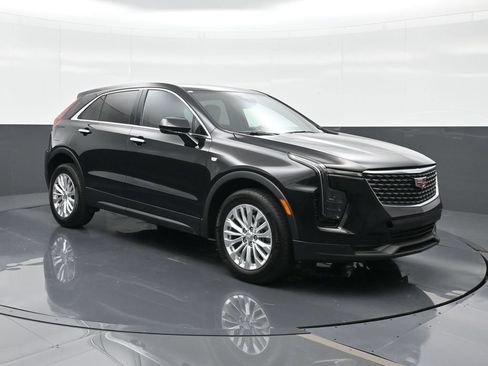 Certified 2024 Cadillac XT4 Luxury FWD image 13