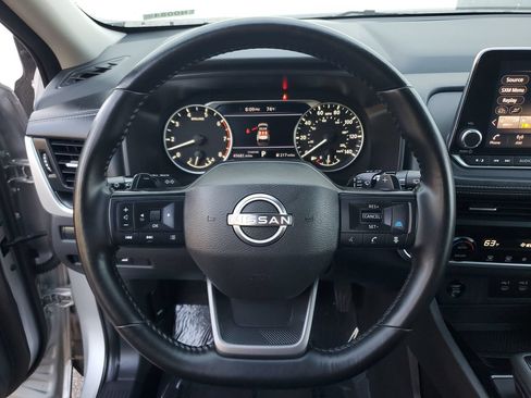 Used 2025 Nissan Rogue SV FWD image 18