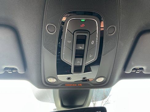 Used 2025 Audi Q5 e Premium image 22