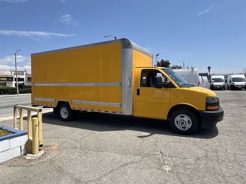 Used 2021 GMC Savana 3500 Extended w/ Power Convenience Package RWD image 4