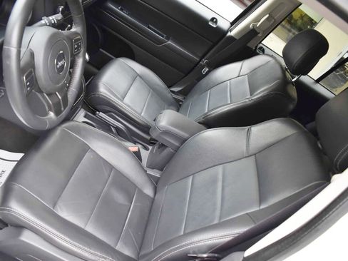 Used 2014 Jeep Patriot High Altitude FWD image 12