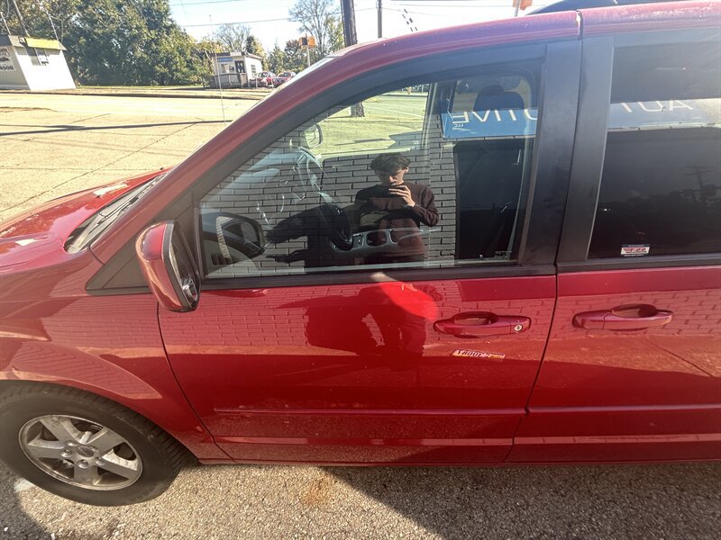 Used 2012 Dodge Grand Caravan SXT FWD image 20