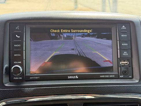 Used 2017 Dodge Grand Caravan SXT w/ Rear Park Assist Package FWD image 29