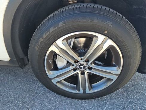 Used 2020 Mercedes-Benz GLC 300 4MATIC w/ Multimedia Package image 19