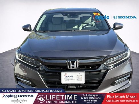 Used 2018 Honda Accord Touring image 2