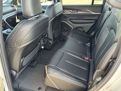 New 2025 Jeep Grand Cherokee Limited image 9