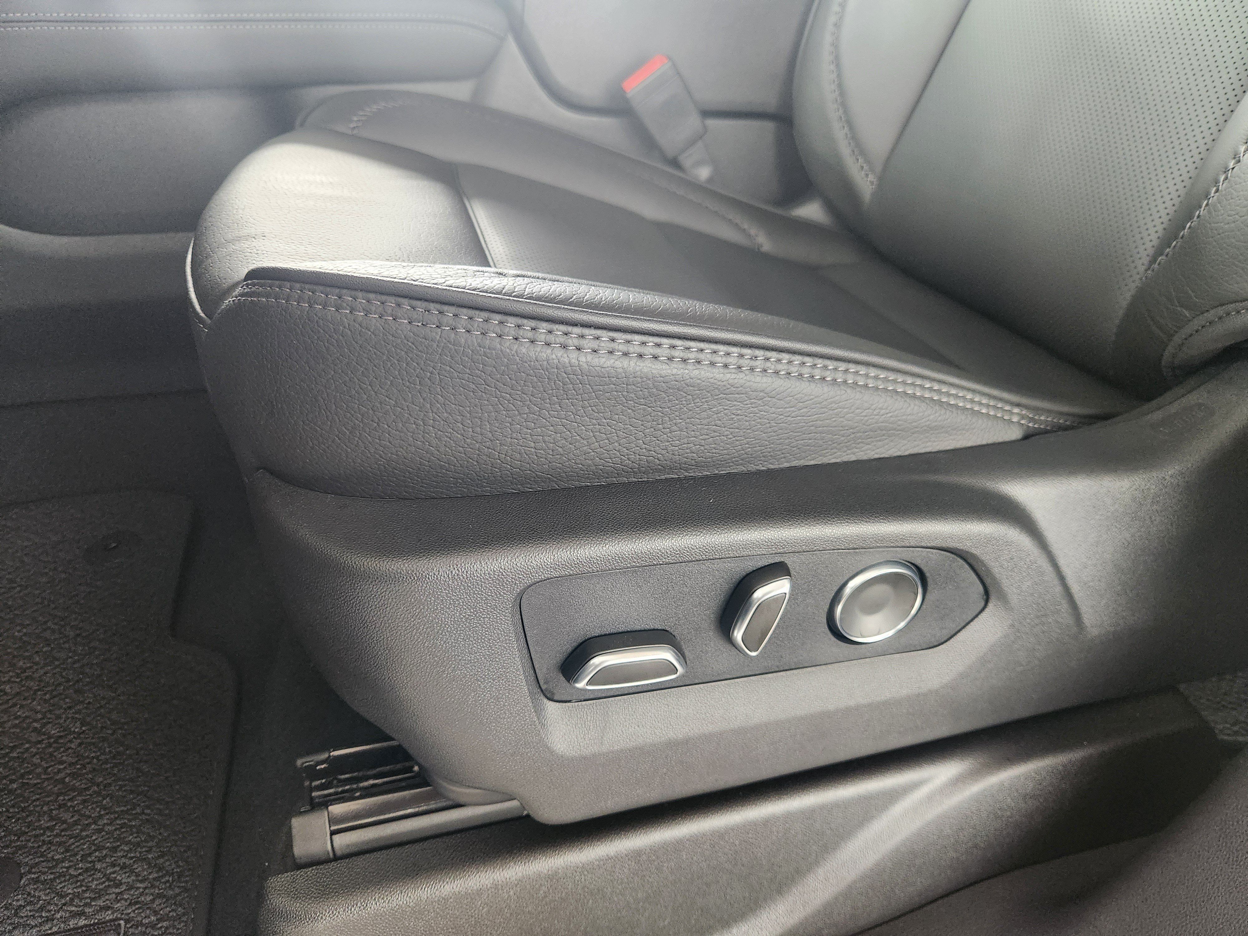 New 2026 GMC Yukon Denali w/ Sun & Power Step Package RWD image 15