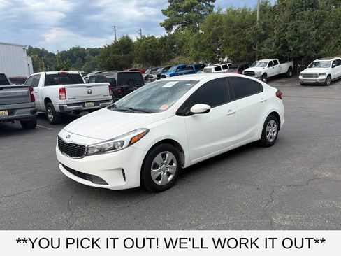 Used 2017 Kia Forte LX FWD image 3