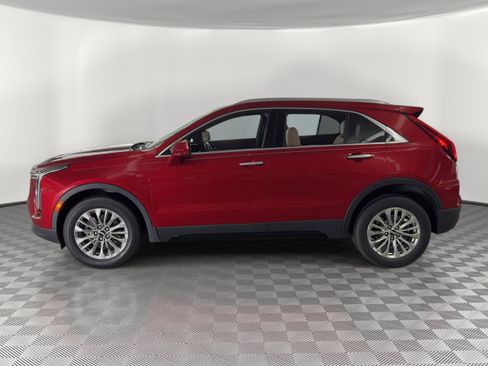 Used 2024 Cadillac XT4 Premium Luxury FWD image 2