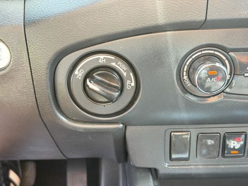 Used 2022 Nissan Frontier SV w/ Technology Package AWD/4WD image 21