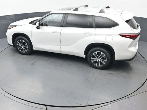 Certified 2023 Toyota Highlander XLE image 49