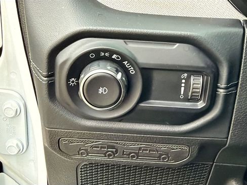 Used 2024 Jeep Wrangler Sahara image 32