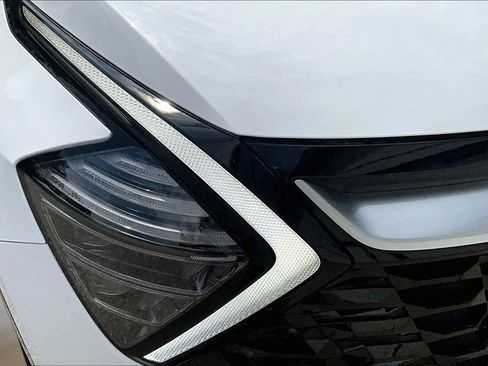 Certified 2025 Kia Sportage SX AWD/4WD image 30