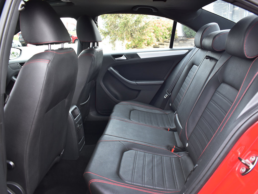 Used 2012 Volkswagen Jetta GLI FWD image 6