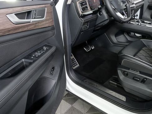 Certified 2025 Volkswagen Atlas SEL Premium R-Line image 10