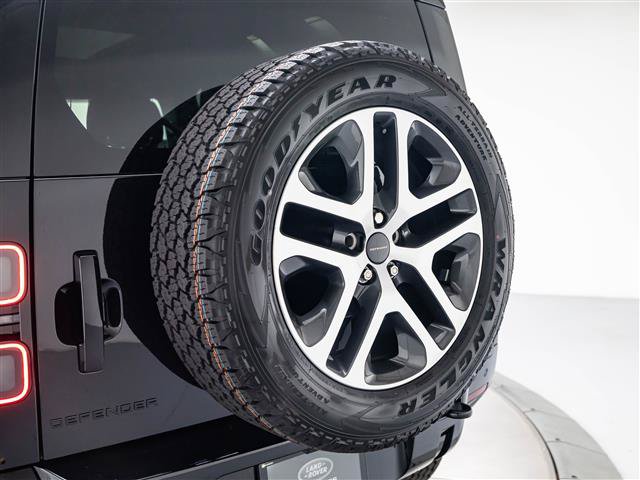 New 2026 Land Rover Defender 110 X-Dynamic SE AWD/4WD image 32