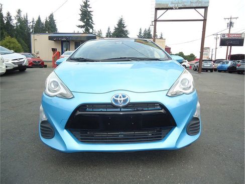 Used 2016 Toyota Prius C Three image 3