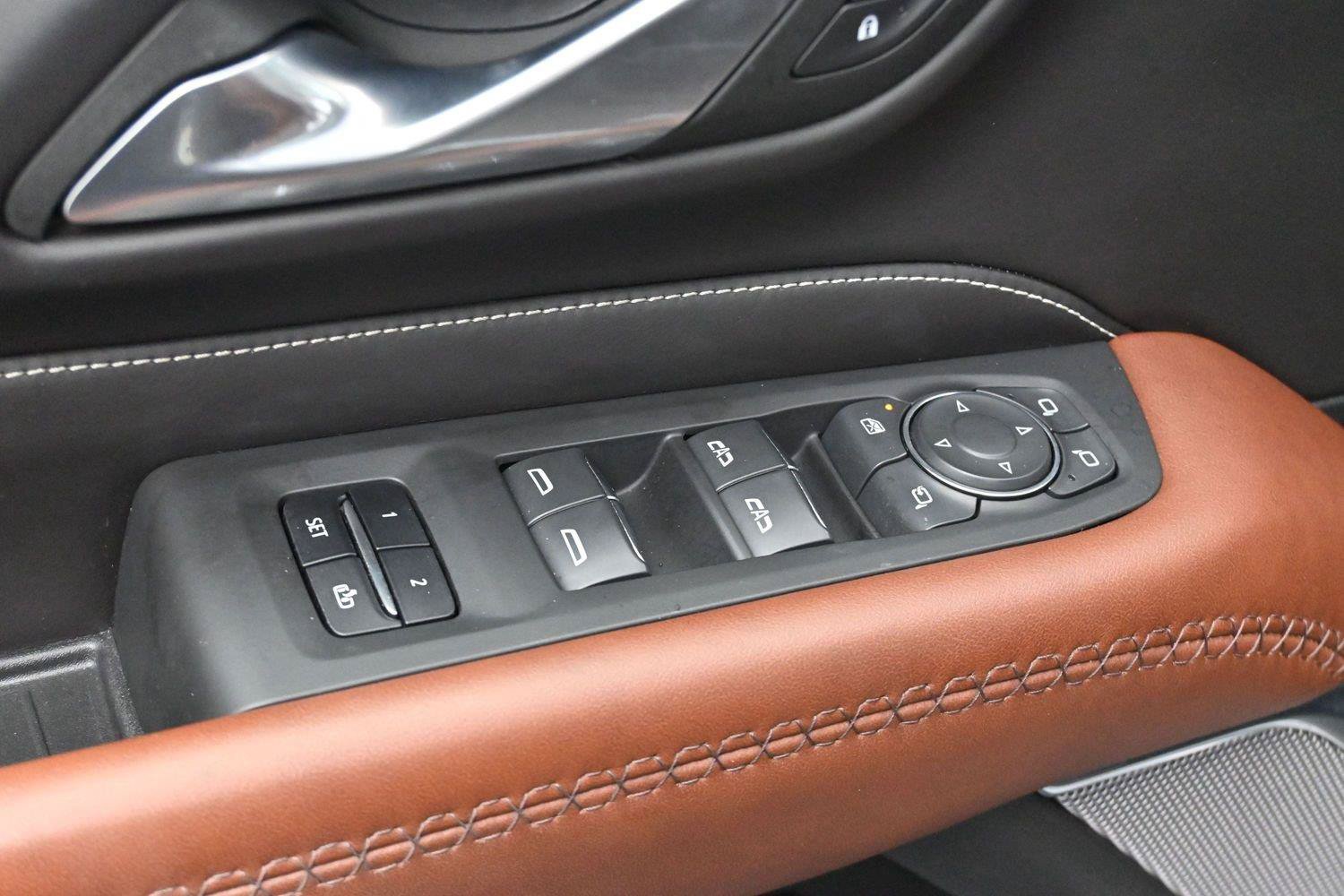 Used 2023 GMC Yukon Denali Ultimate AWD/4WD image 11