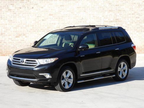 Used 2011 Toyota Highlander Limited w/ Tow Pkg FWD image 16