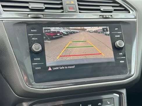 Used 2024 Volkswagen Tiguan SE image 18