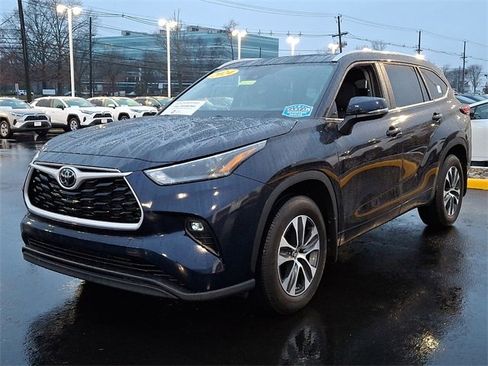 Certified 2024 Toyota Highlander XLE image 4