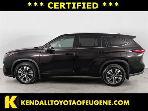 Certified 2022 Toyota Highlander XLE image 2