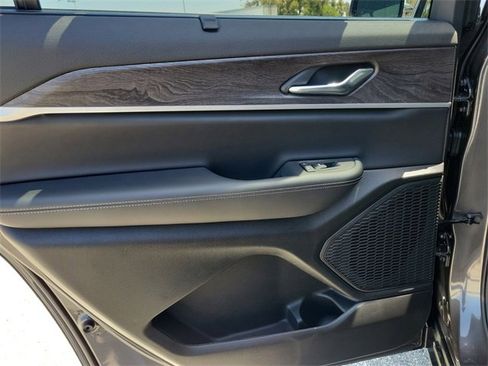 New 2025 Jeep Grand Cherokee L Limited w/ Luxury Tech Group II image 14