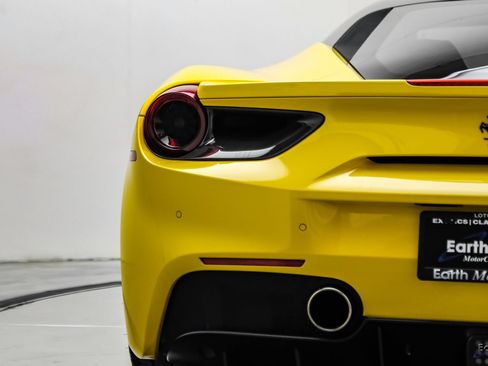 Used 2019 Ferrari 488 GTB RWD image 18