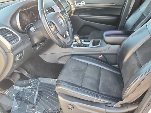 Used 2019 Jeep Grand Cherokee Altitude AWD/4WD image 7