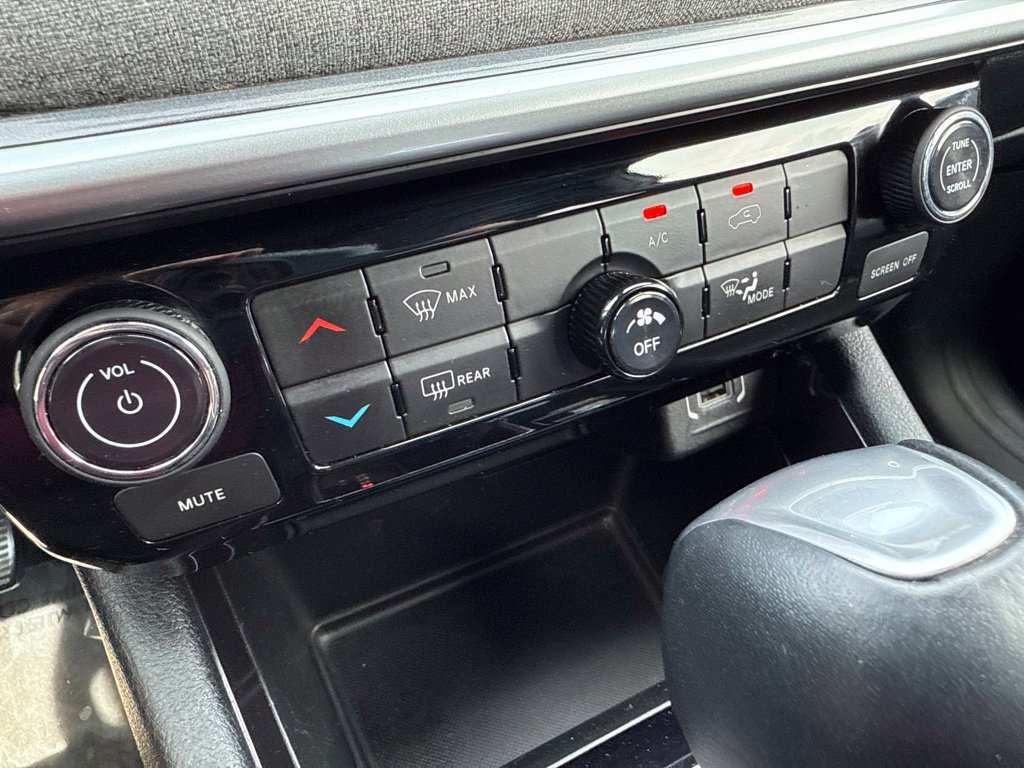 Used 2024 Jeep Compass Latitude AWD/4WD image 29